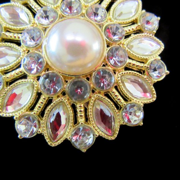 Pearl & rhinestone snowflake pendant necklace - Picture 5 of 9